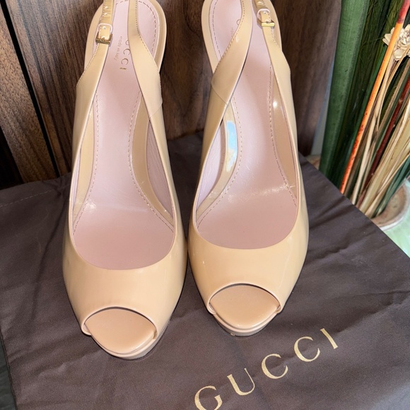 Gucci Beige Patent Leather Peep Toe Platform Slingback Pumps Size 40 US size 10 - Picture 3 of 16